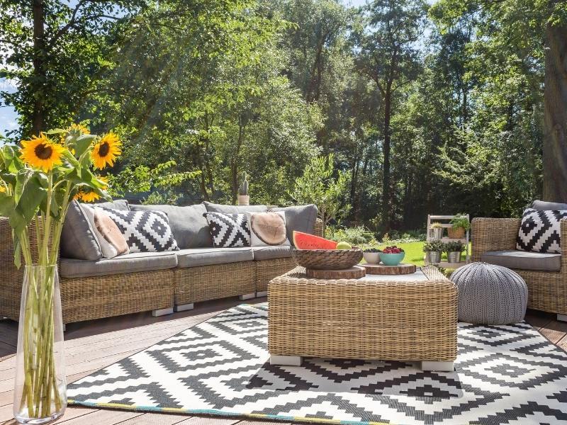 Jak wybrać najlepszy rodzaj mebli ogrodowych do swojej przestrzeni życiowej?